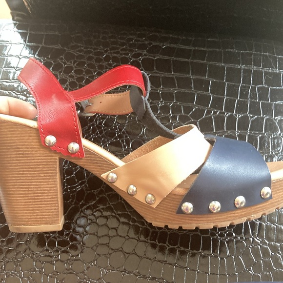 Comfortable wooden heel sandals by Andrea. - Picture 10 of 11